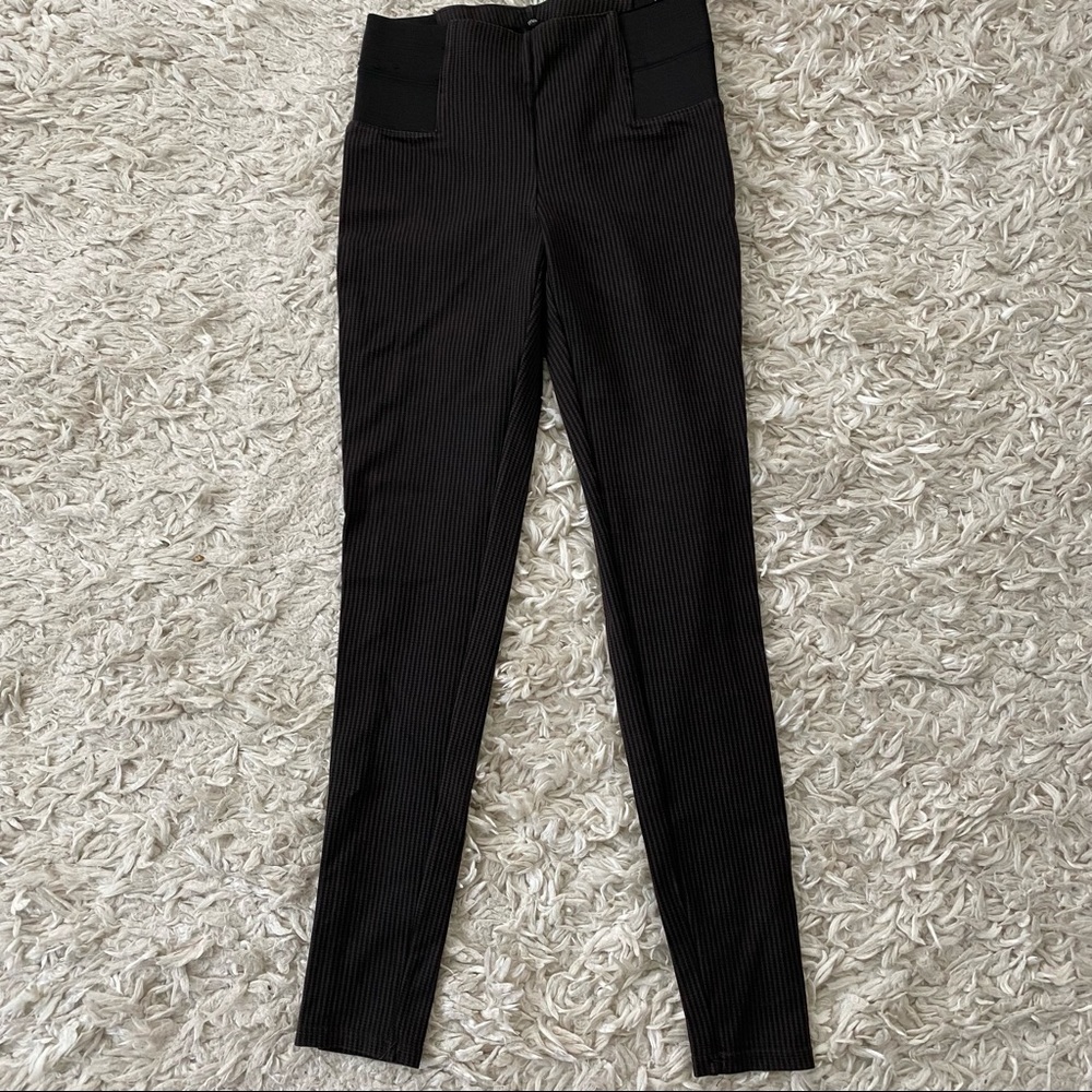 Maurice’s pull on leggings size small
